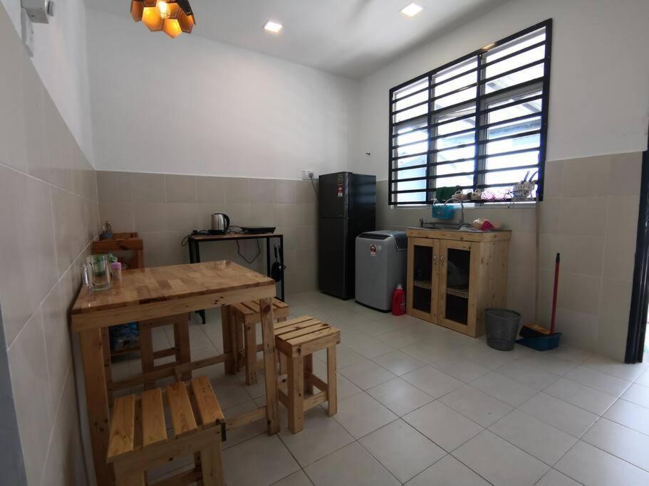 Modern , Spacious Gambang Ump 18 Guest House Dış mekan fotoğraf